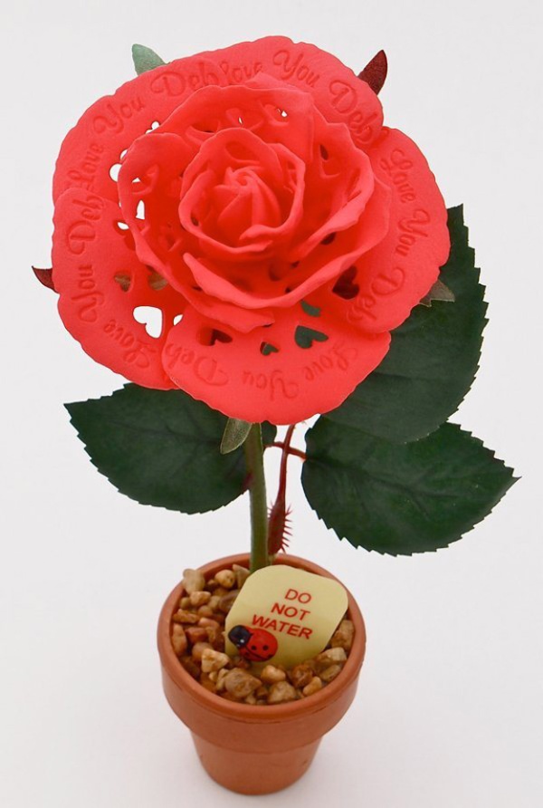 Цветок розы, полностью напечатанный на 3d принтере