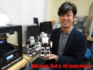 Миниатюрный робот PLEN2 сделан на 3d принтере